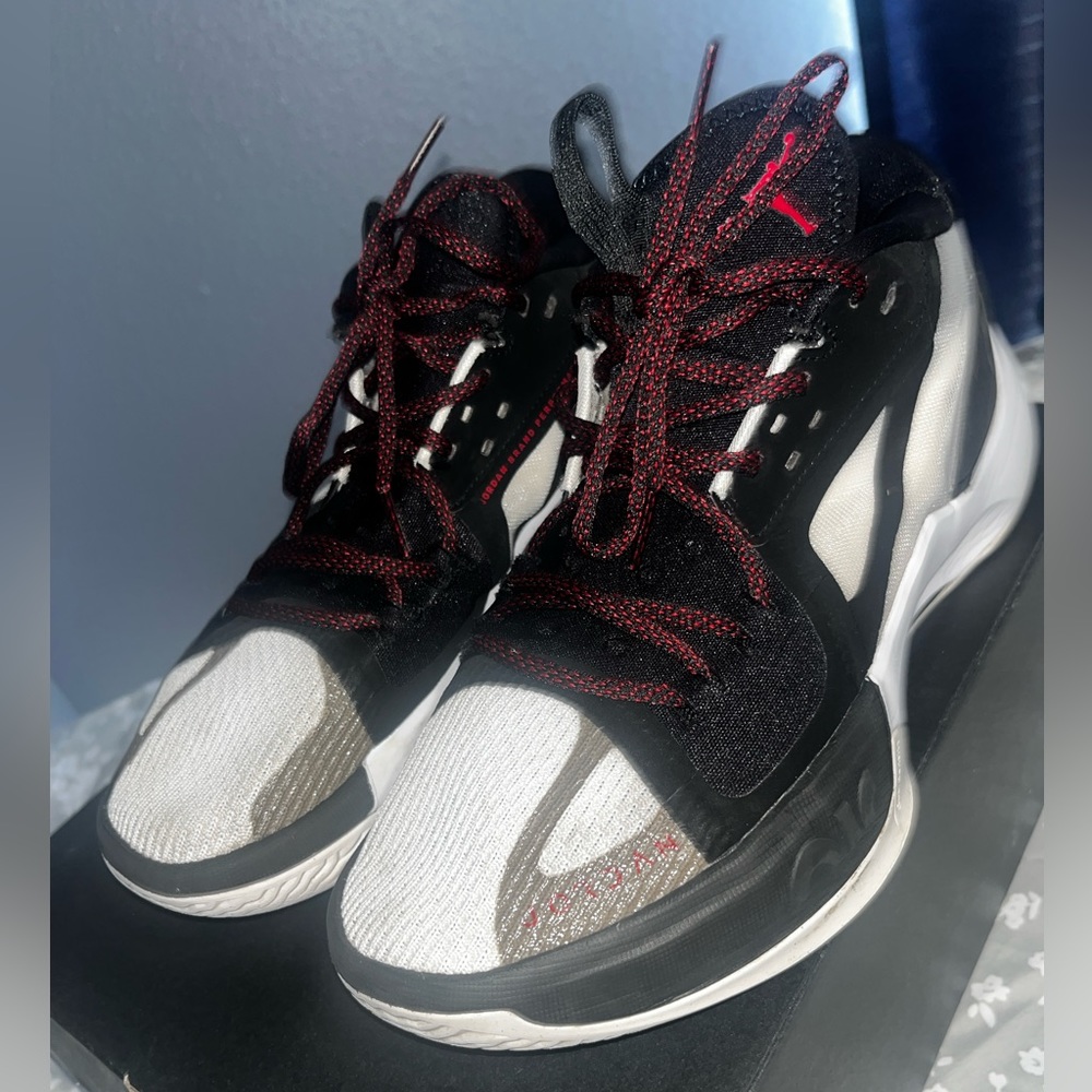 Jordan zoom separate